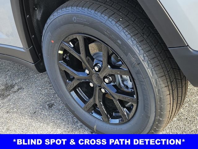New 2025 Jeep Grand Cherokee Laredo RWD image 9