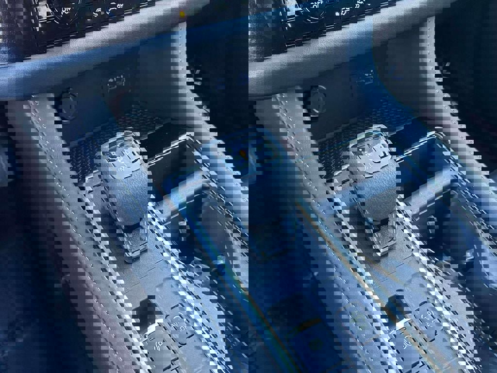 Used 2024 Nissan Pathfinder SV image 31