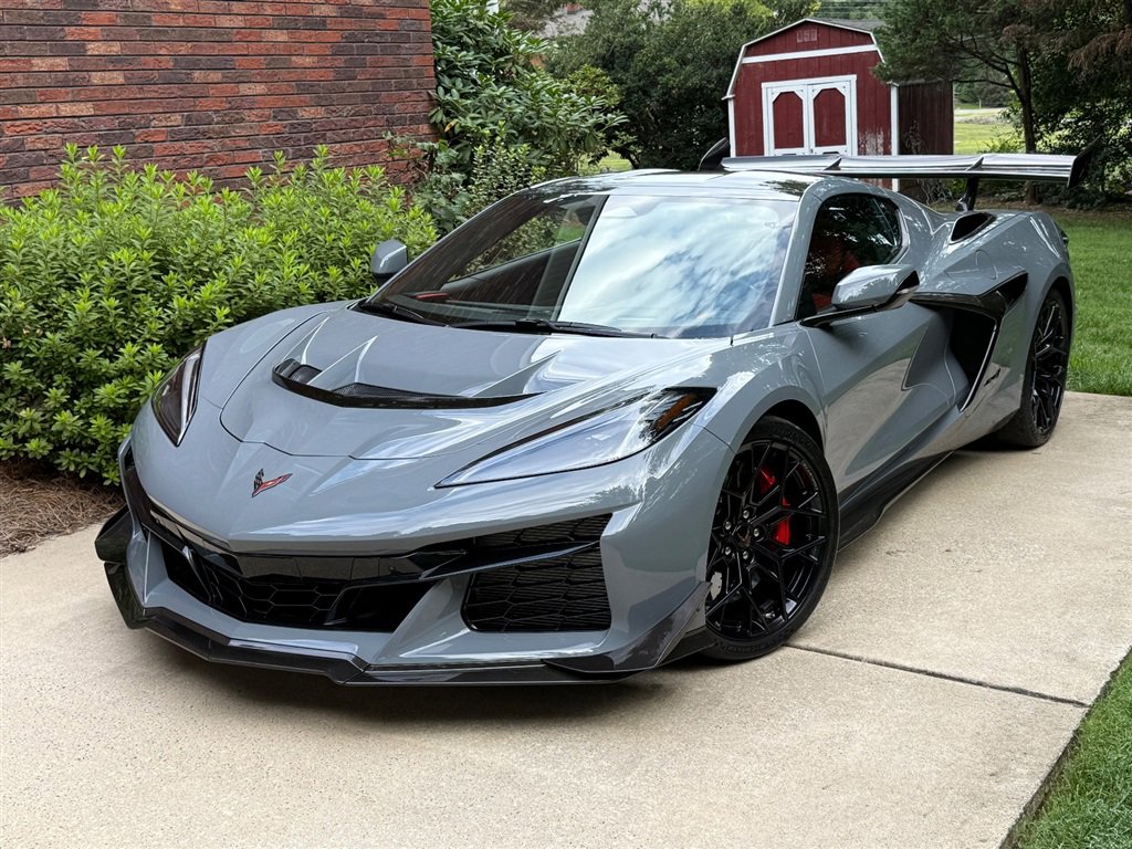 Used 2025 Chevrolet Corvette ZR1 w/ ZR1 Carbon Fiber Aero Package image 3