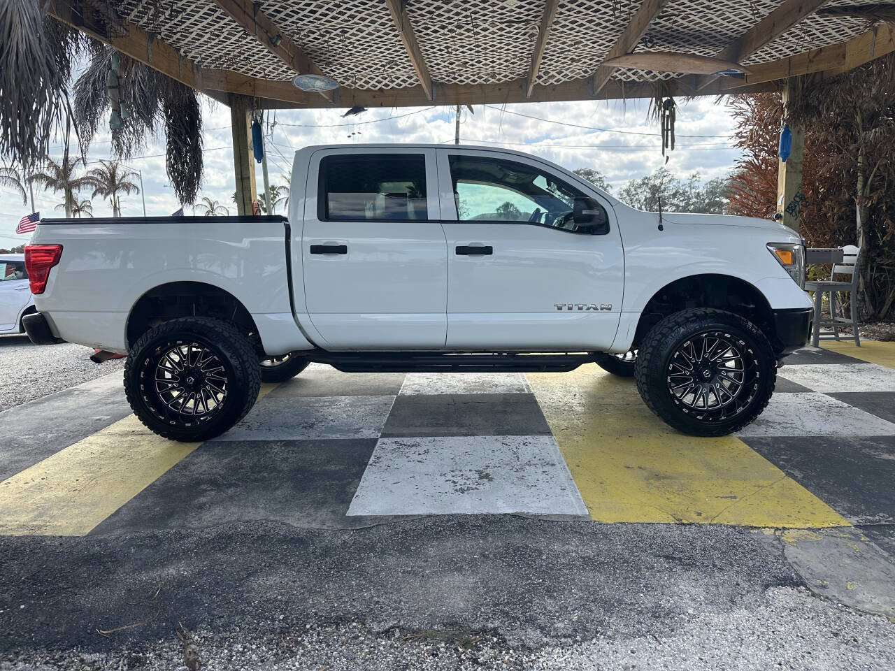 Used 2017 Nissan Titan S RWD image 4