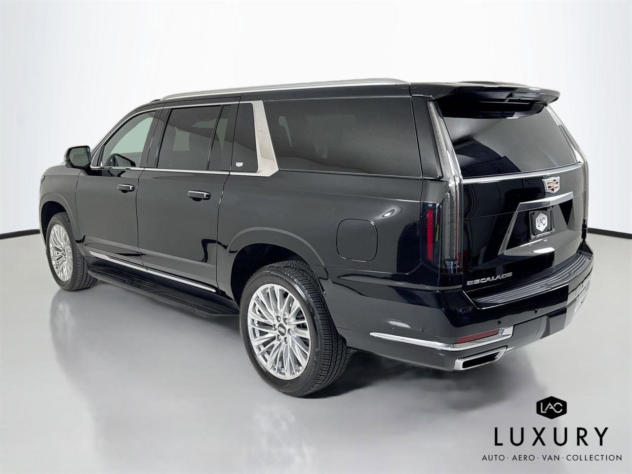 Used 2025 Cadillac Escalade ESV Premium Luxury image 8