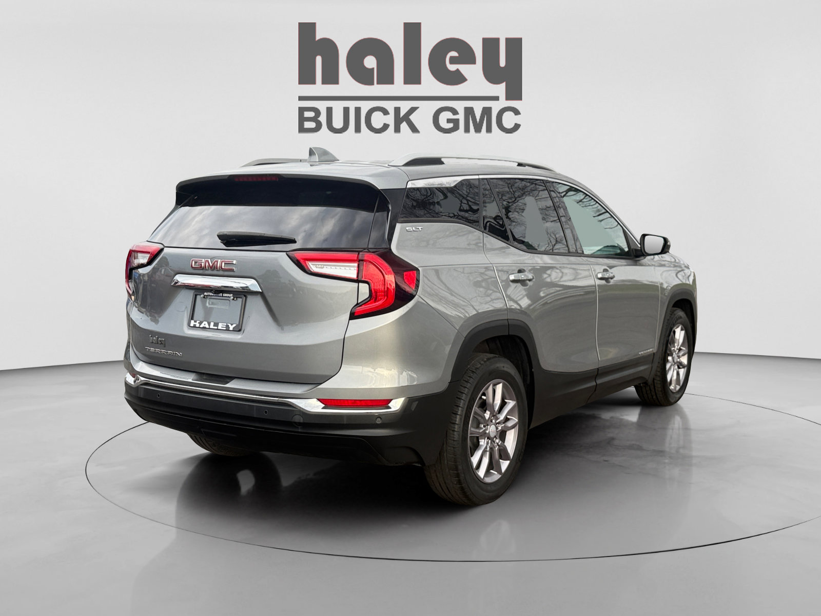 Used 2023 GMC Terrain SLT w/ LPO, Floor Liner Package image 5