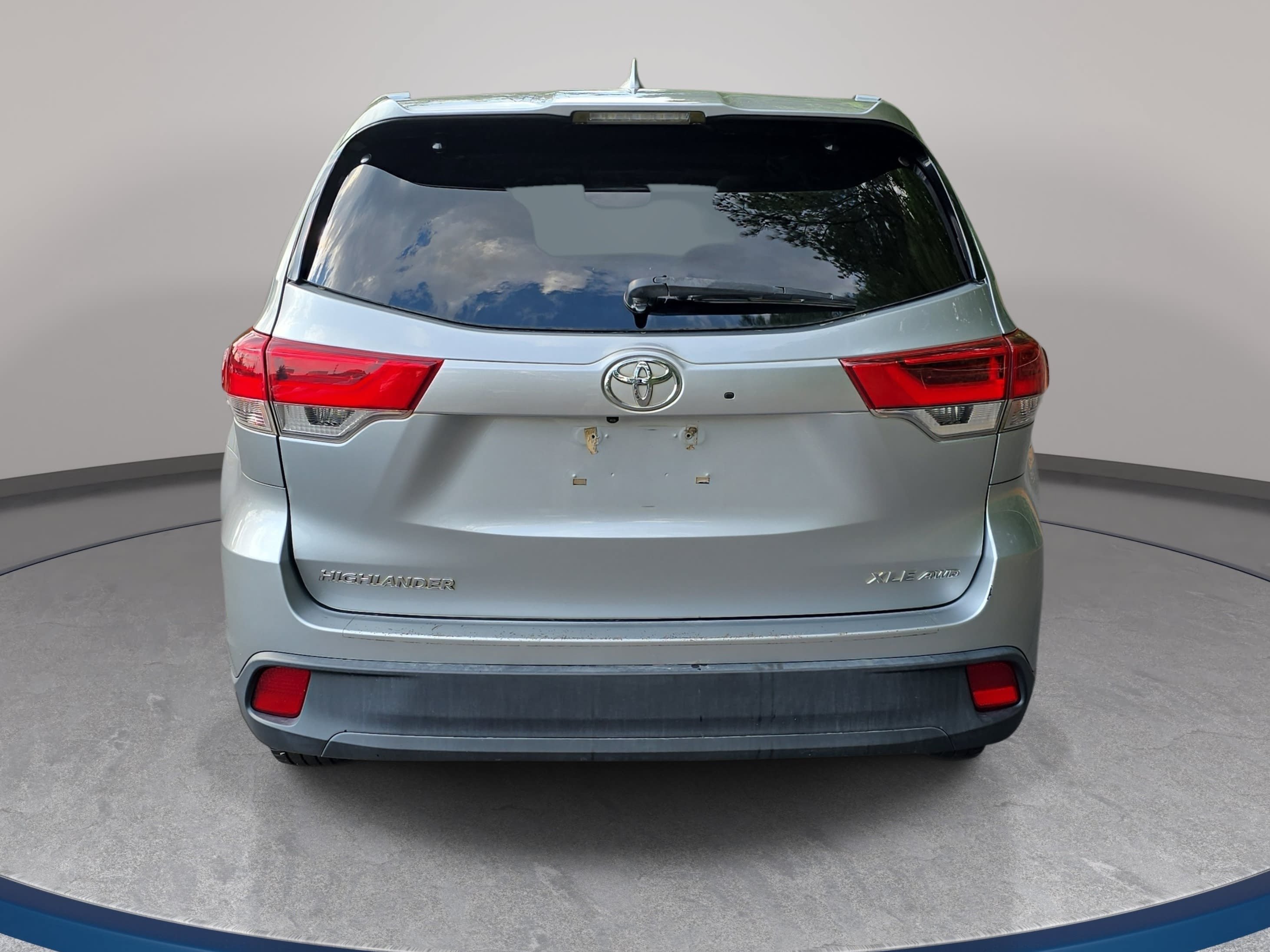 Used 2019 Toyota Highlander XLE AWD/4WD image 6