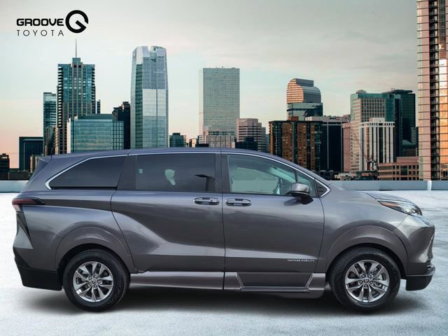 Used 2023 Toyota Sienna LE image 7