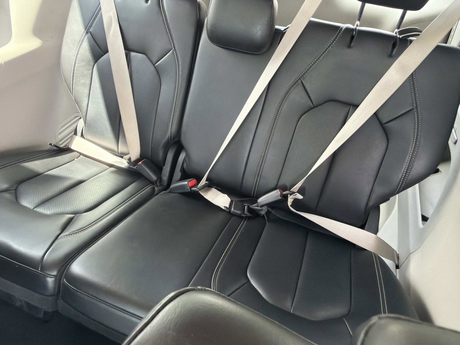 Used 2023 Chrysler Pacifica Touring-L FWD image 21