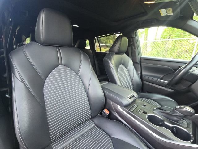 Used 2021 Toyota Highlander XSE image 22