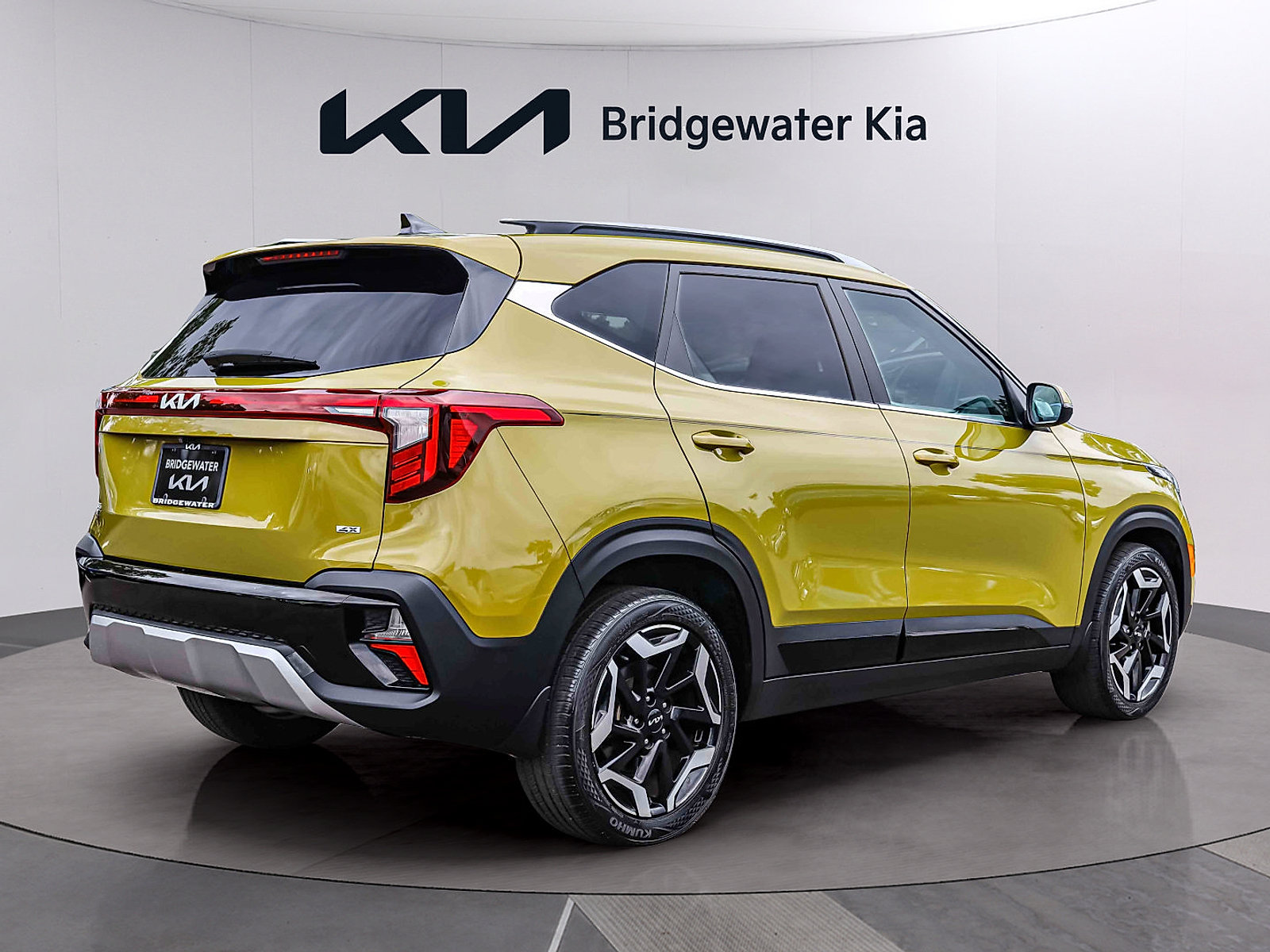 Certified 2024 Kia Seltos SX w/ SX Sunroof Package AWD/4WD image 6