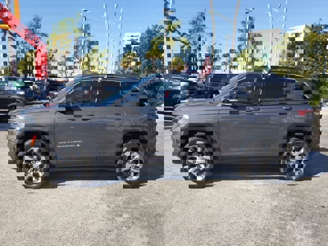 Certified 2024 Jeep Grand Cherokee Limited image 4