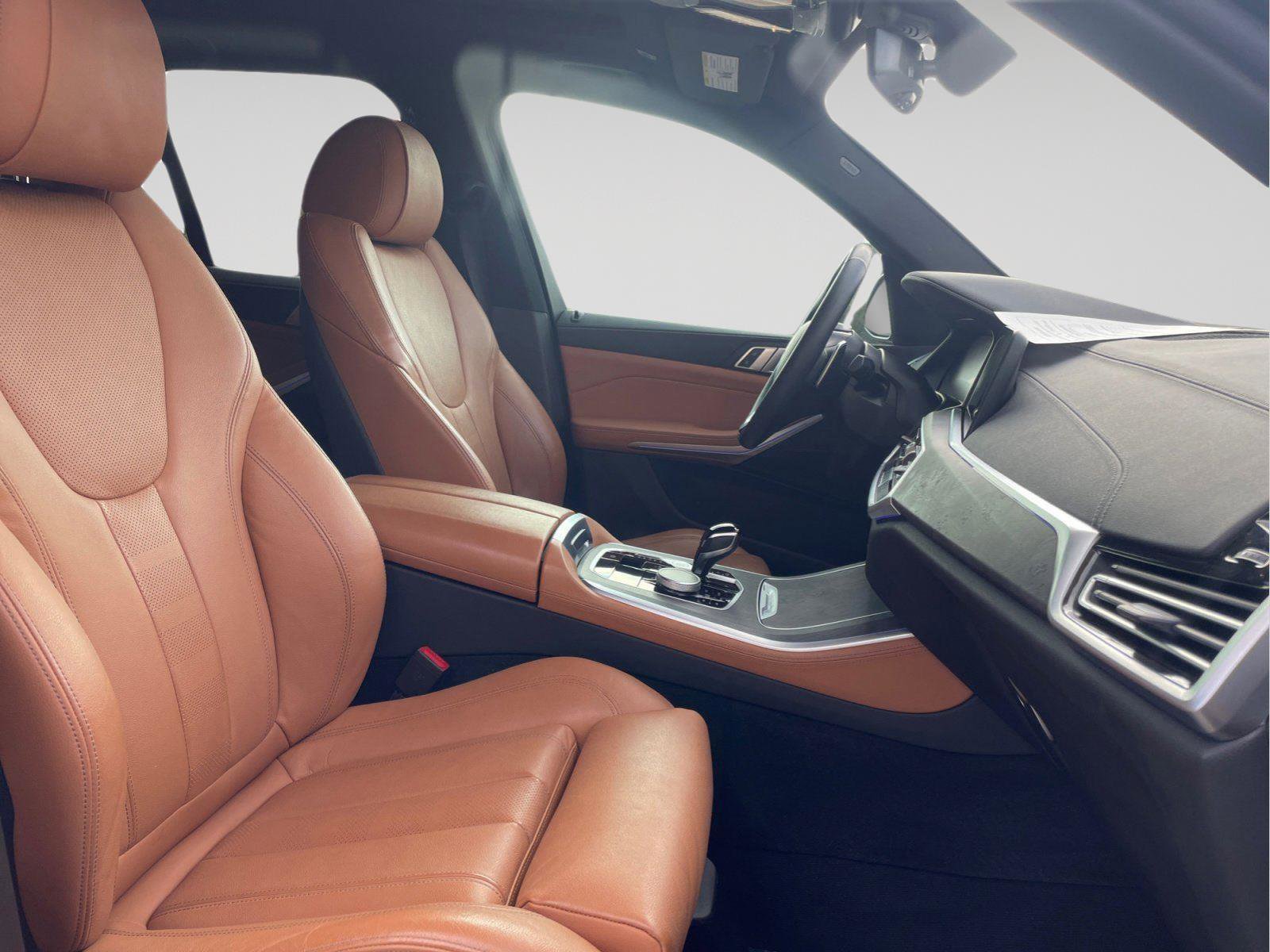 Used 2022 BMW X5 xDrive40i w/ Premium Package image 2