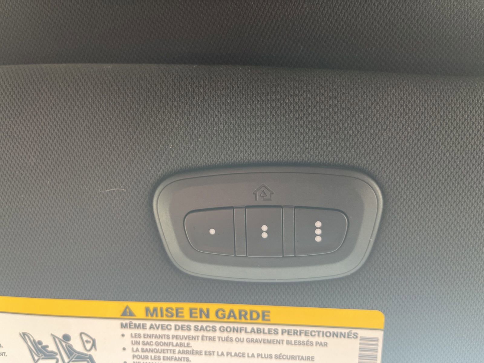 Used 2025 Chrysler Pacifica Limited image 30