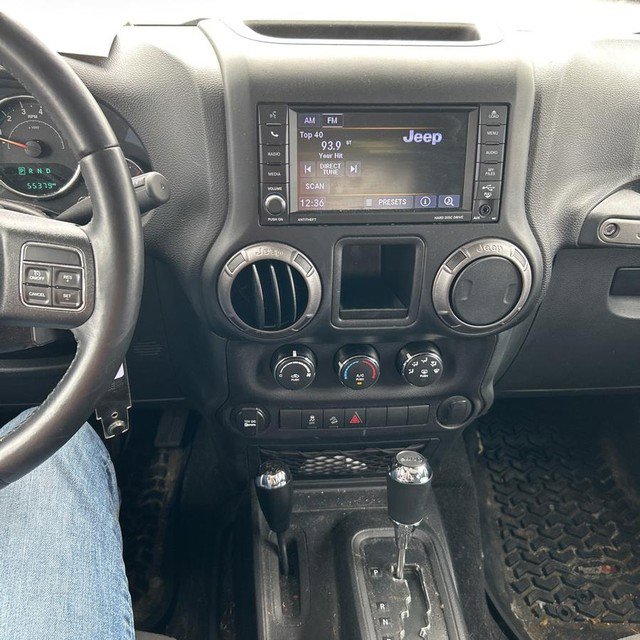 Used 2018 Jeep Wrangler Sport w/ Connectivity Group AWD/4WD image 15