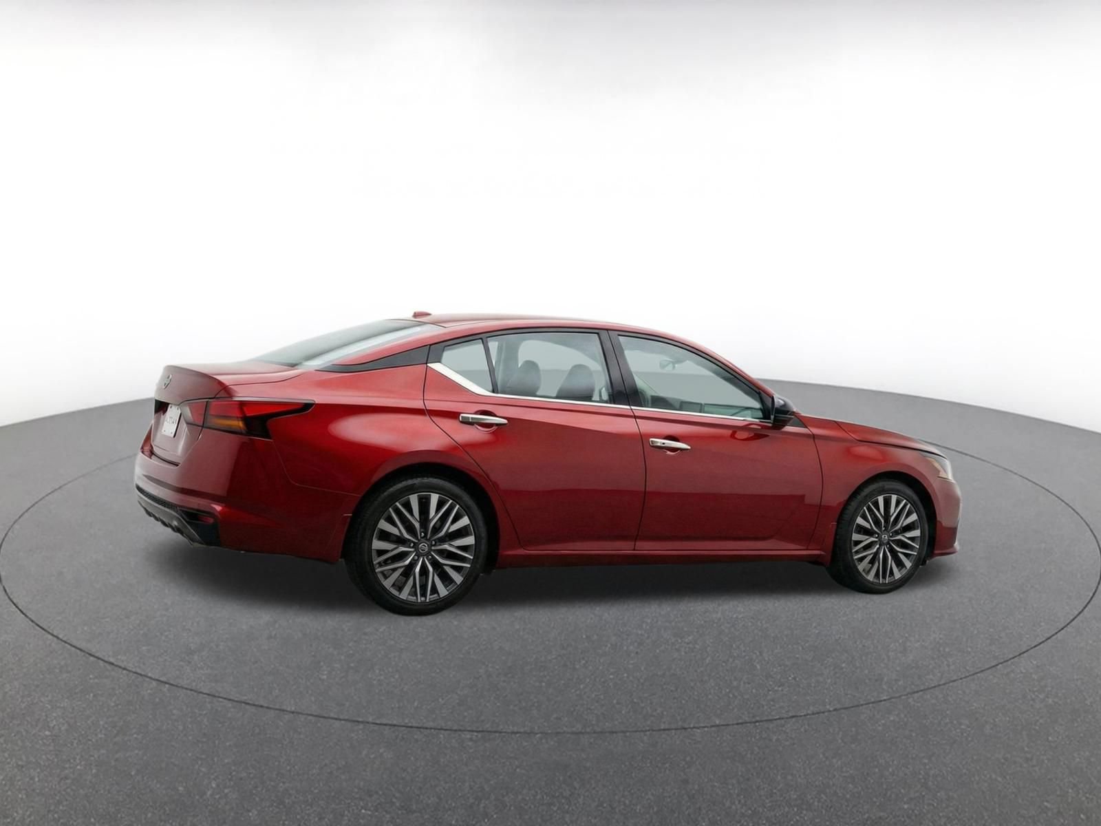 Used 2025 Nissan Altima 2.5 SV FWD image 21