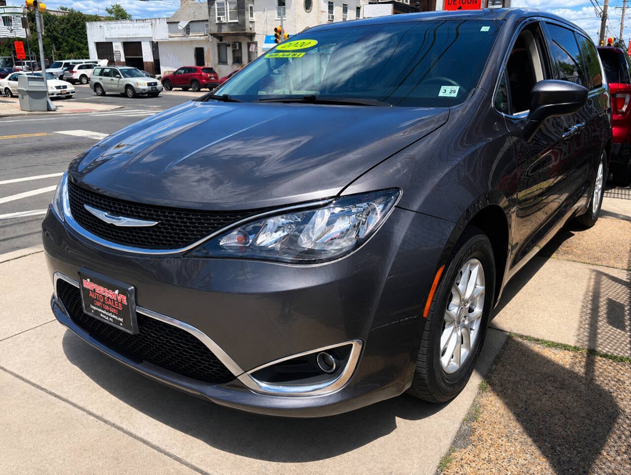 Used 2020 Chrysler Voyager LX FWD image 5