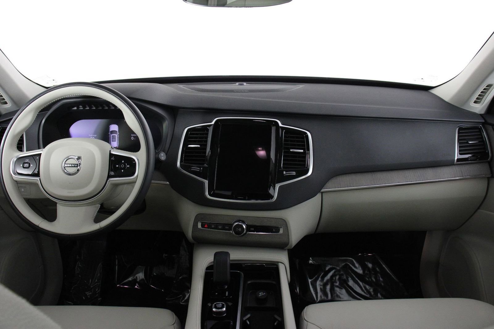 Certified 2023 Volvo XC90 T8 Plus w/ Protection Package Premier image 7