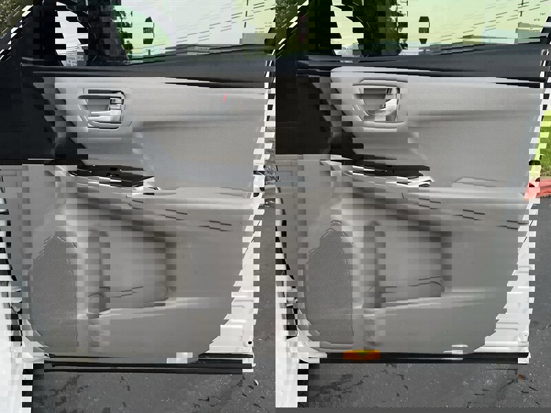 Used 2017 Toyota Camry SE image 37