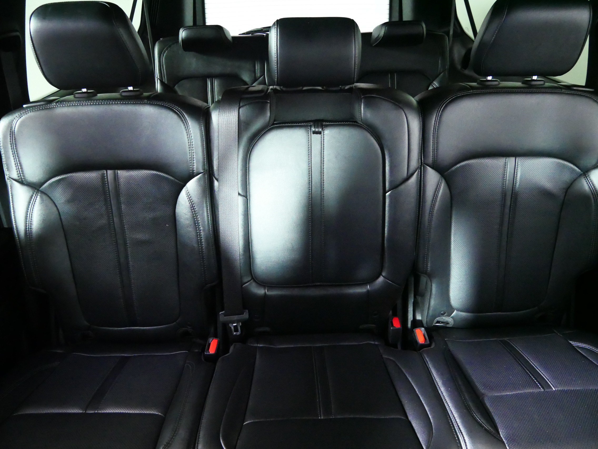 Used 2023 Jeep Wagoneer L Series II AWD/4WD image 13