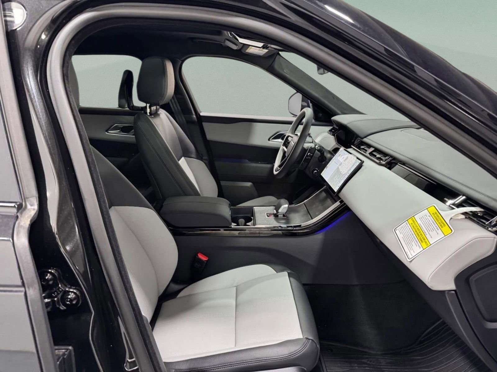 New 2026 Land Rover Range Rover Velar Dynamic SE image 17