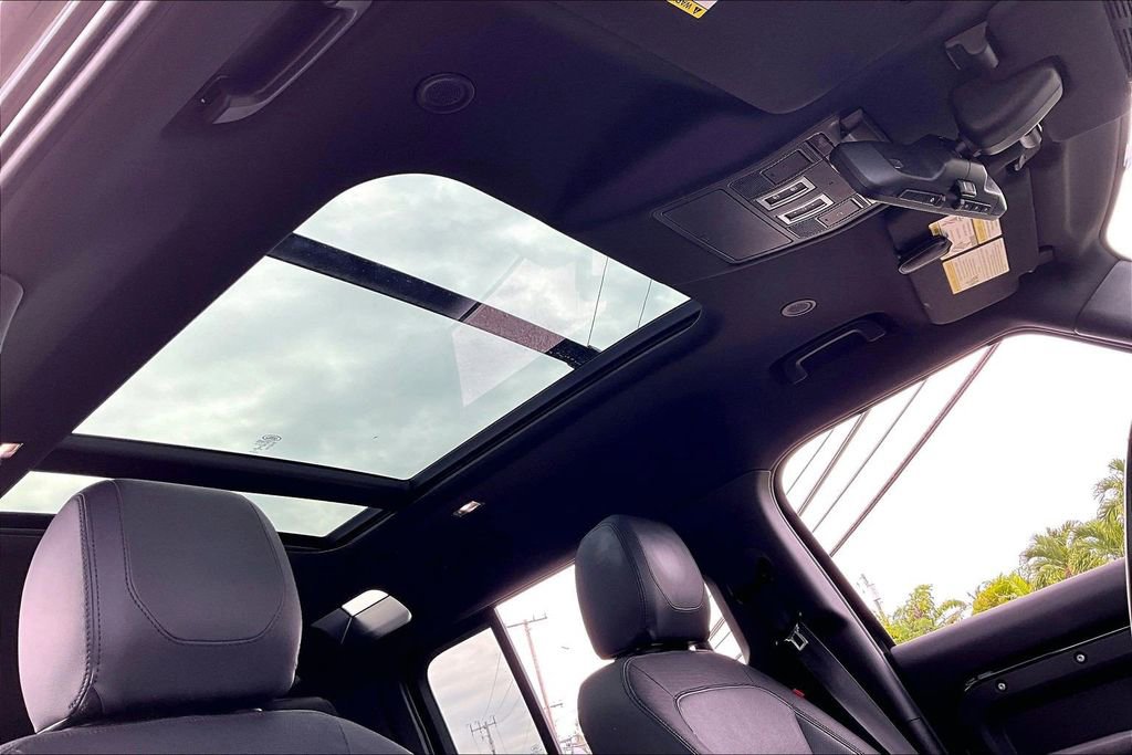 Used 2021 Land Rover Defender 110 X-Dynamic SE image 17