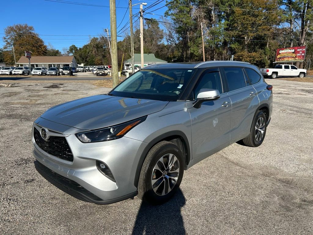 Used 2023 Toyota Highlander XLE image 12