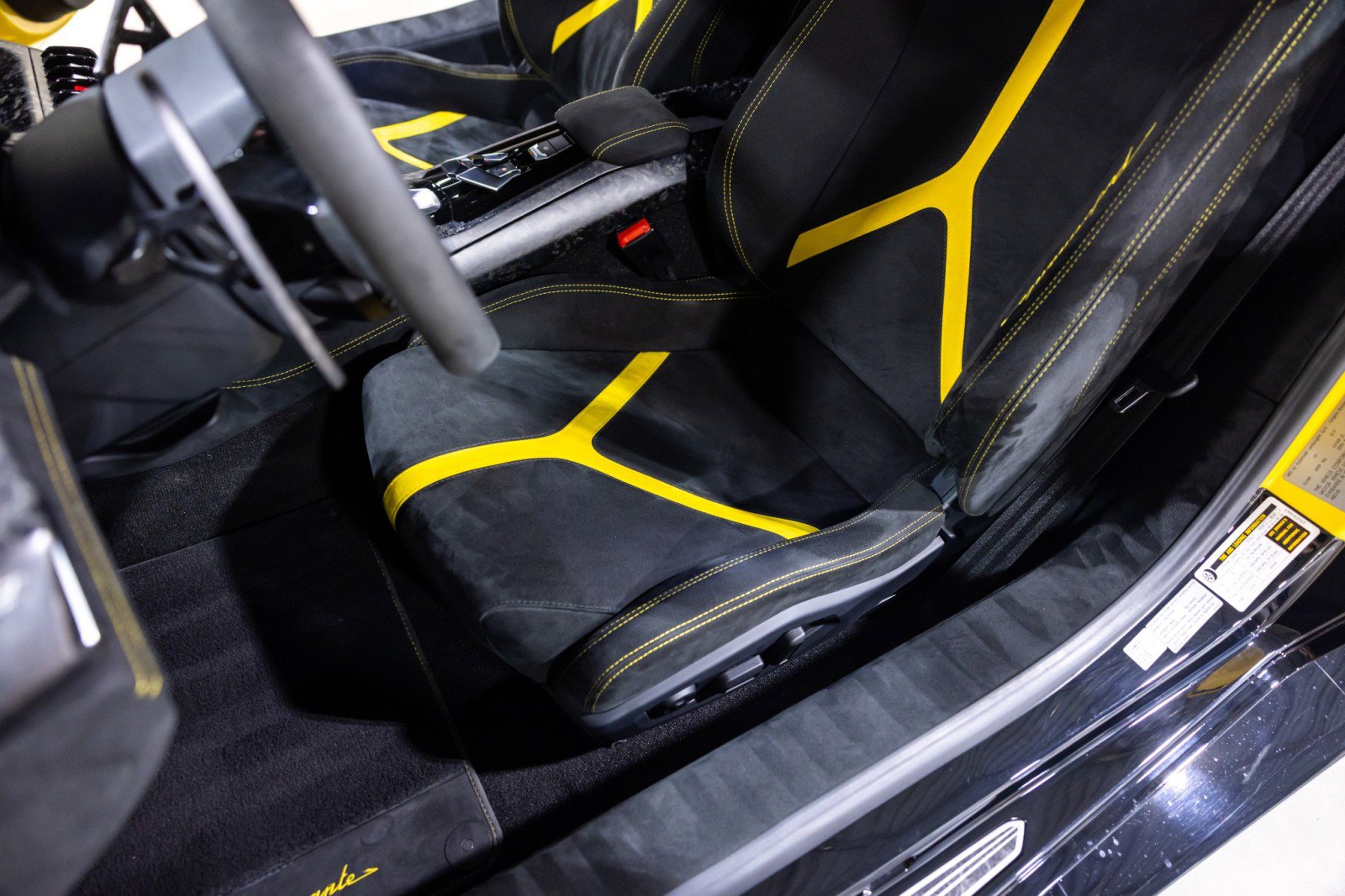 Used 2018 Lamborghini Huracan Performante image 36