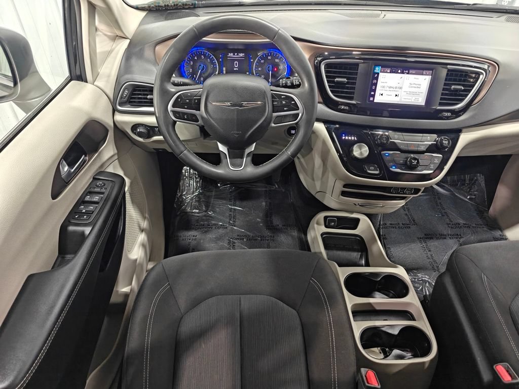 Used 2023 Chrysler Voyager LX FWD image 4
