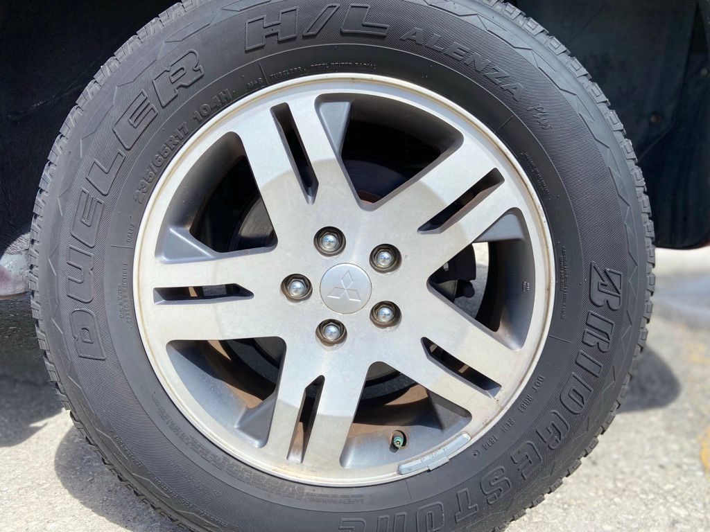 Used 2004 Mitsubishi Endeavor XLS AWD/4WD image 10