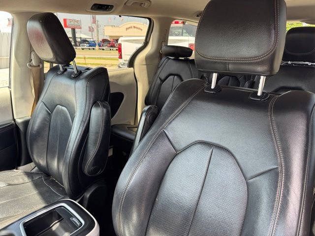 Used 2020 Chrysler Pacifica Touring-L Plus FWD image 11