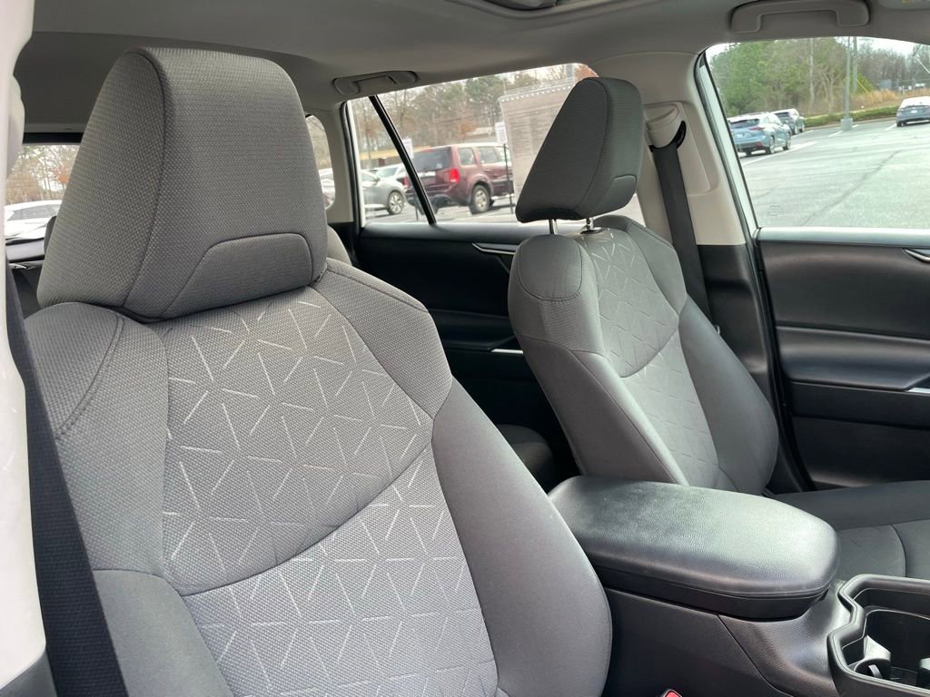 Used 2021 Toyota RAV4 XLE image 30