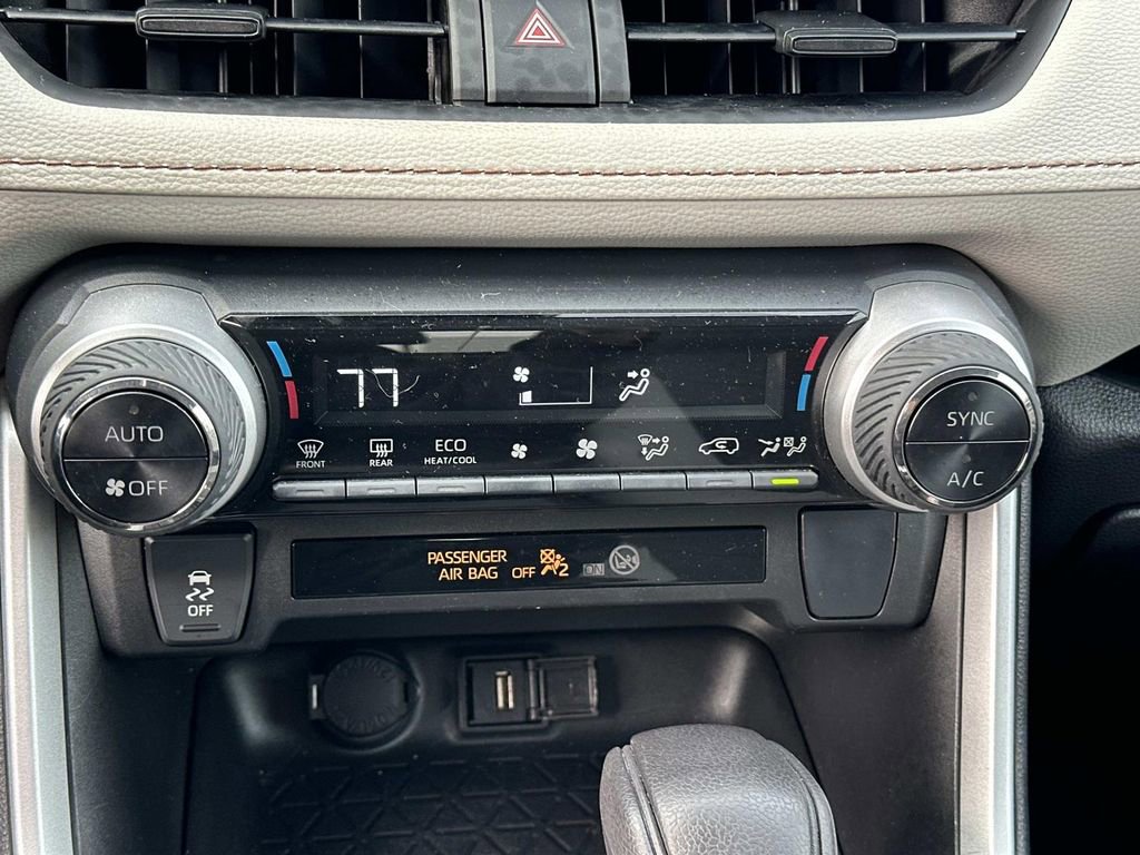 Used 2022 Toyota RAV4 XLE image 14