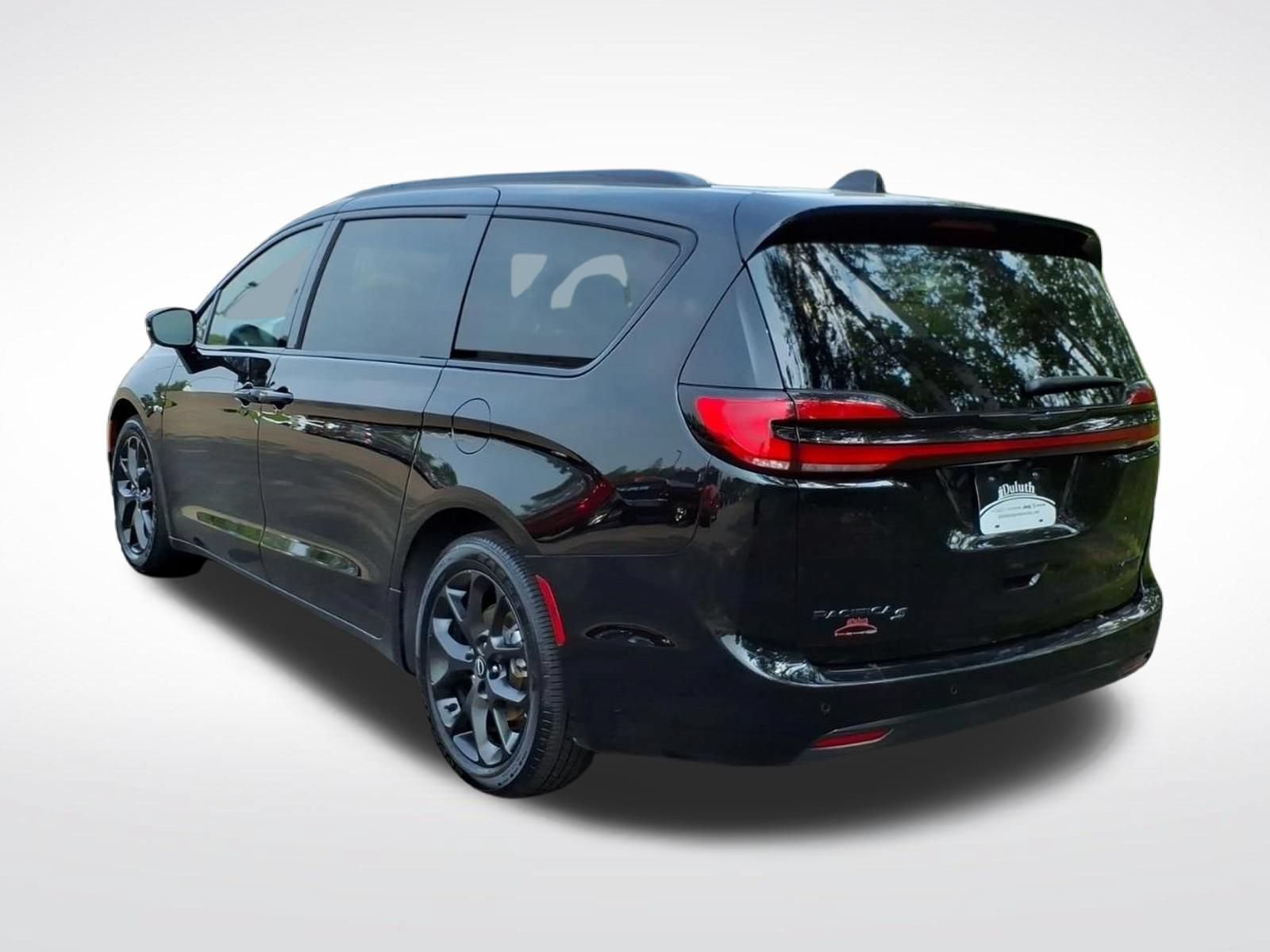 Used 2026 Chrysler Pacifica Limited w/ S Appearance Package FWD image 3