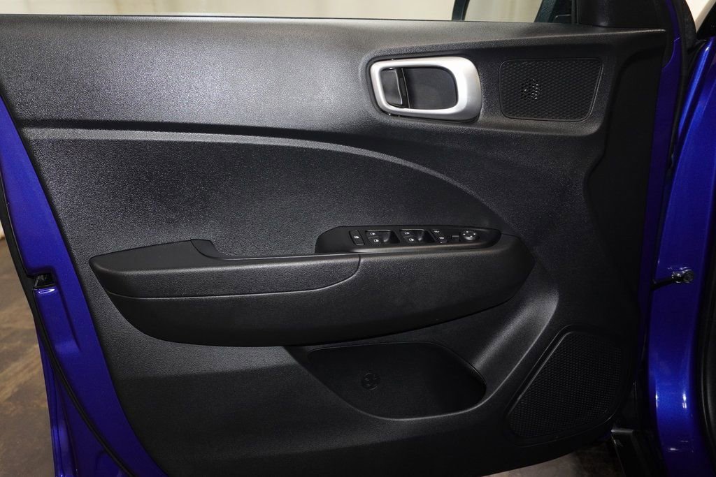 Certified 2023 Hyundai Venue SEL image 21