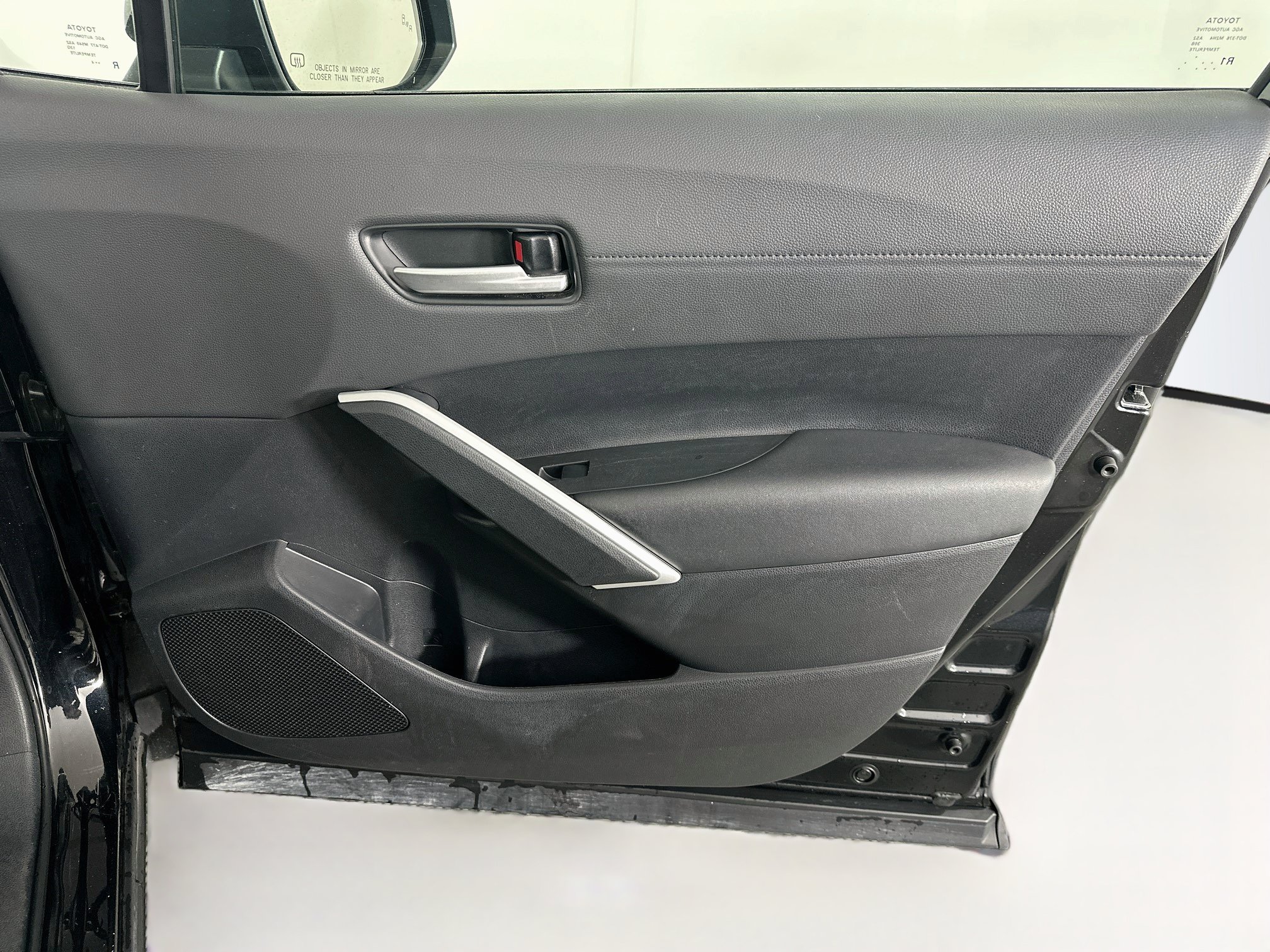 Used 2025 Toyota Corolla Cross XLE FWD image 32