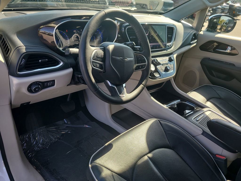 Used 2023 Chrysler Pacifica Limited image 17