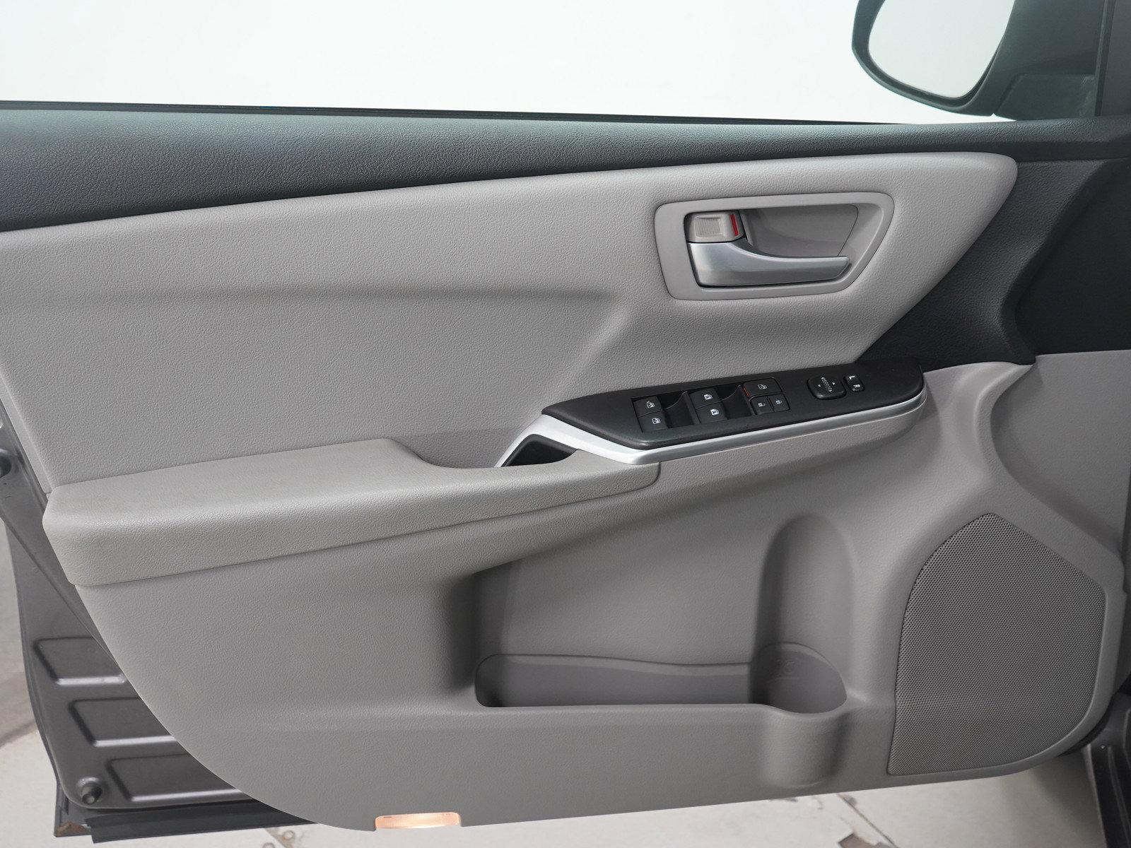 Used 2015 Toyota Camry LE image 18