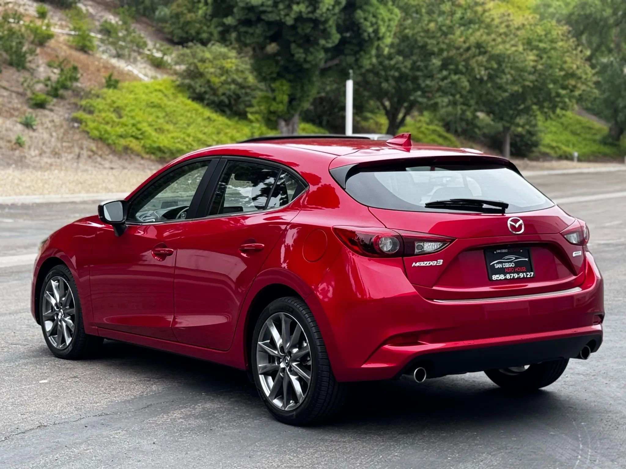 Used 2018 MAZDA MAZDA3 Grand Touring image 21