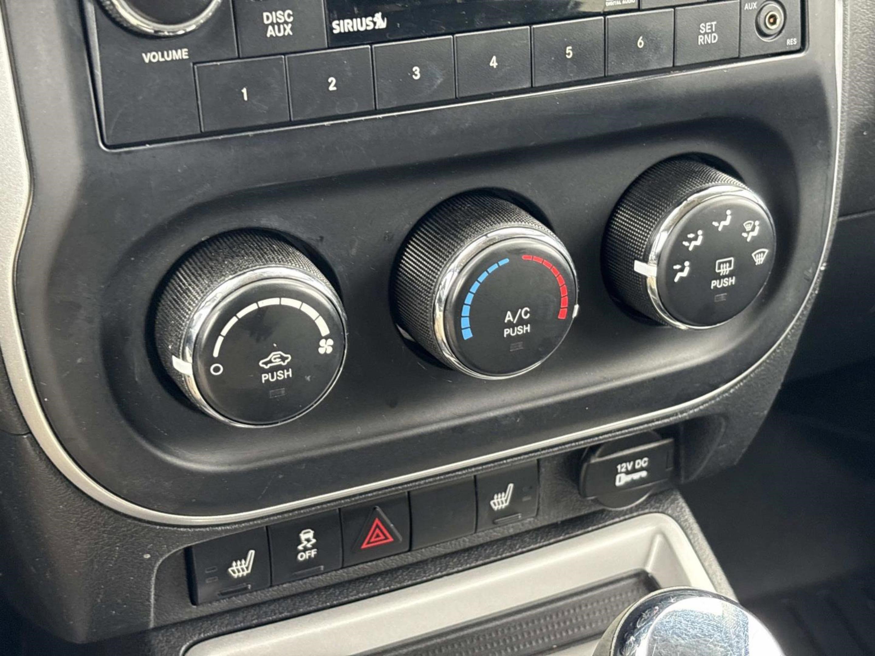 Used 2016 Jeep Compass Latitude image 32