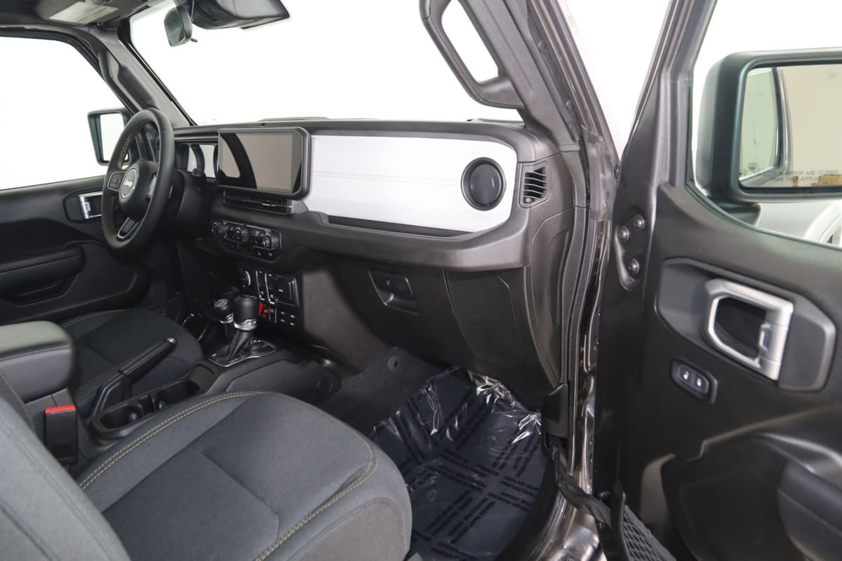 Used 2024 Jeep Wrangler Willys image 40