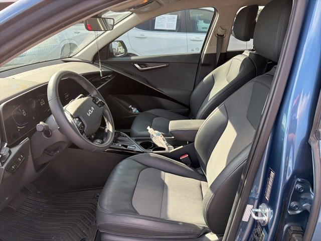 Used 2023 Kia Niro EX image 10