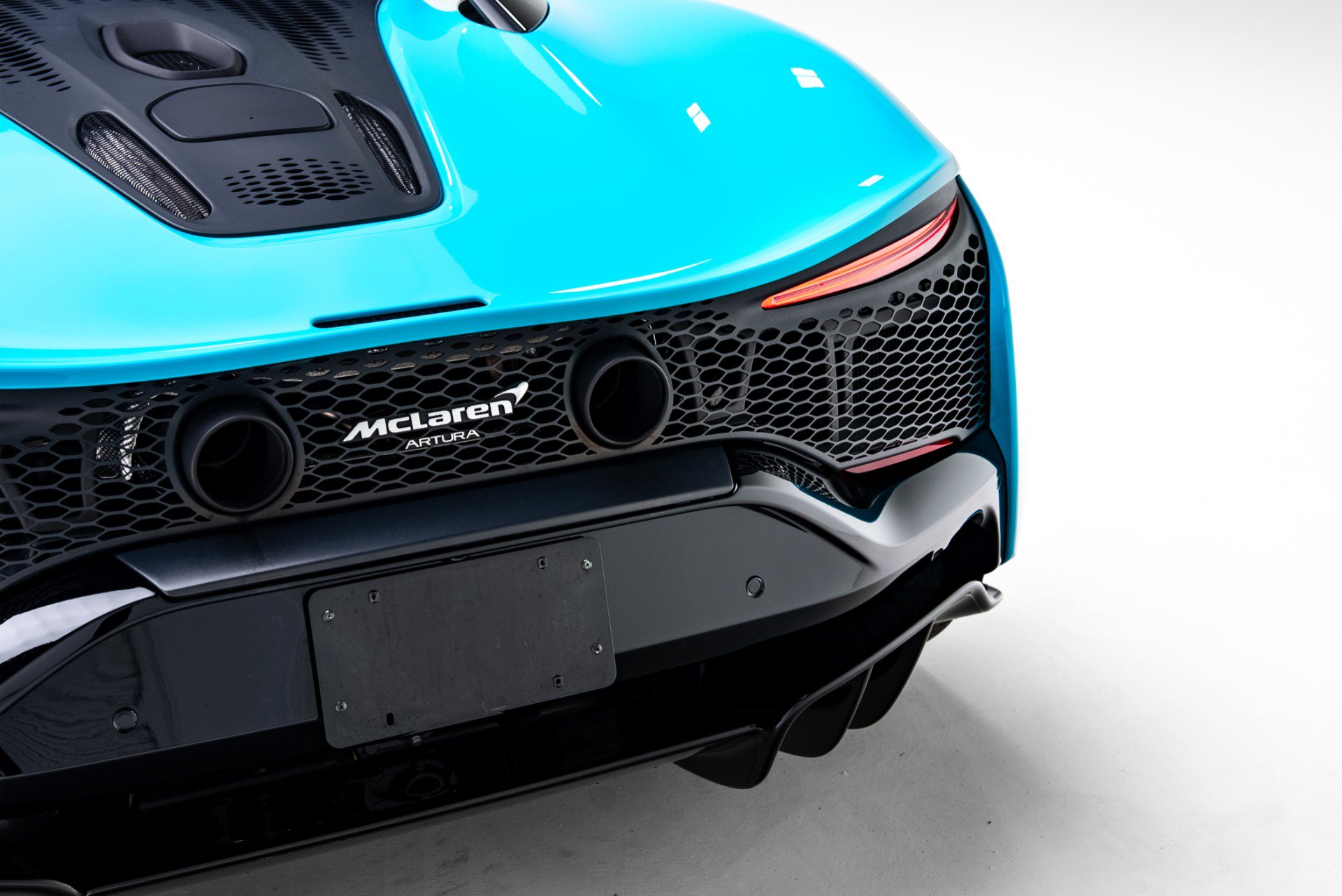 Used 2023 McLaren Artura image 25