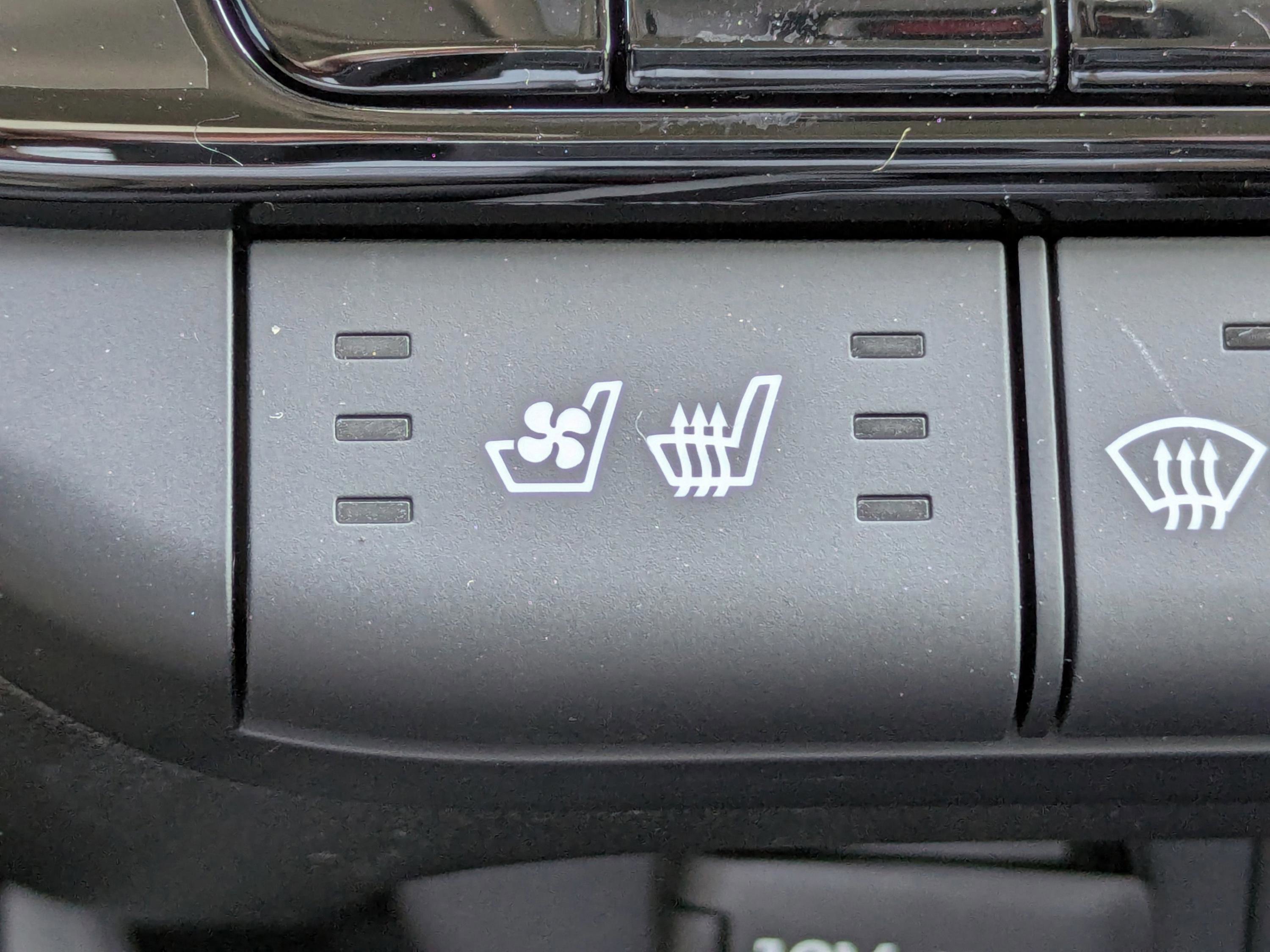 Used 2025 Hyundai Elantra Limited image 19