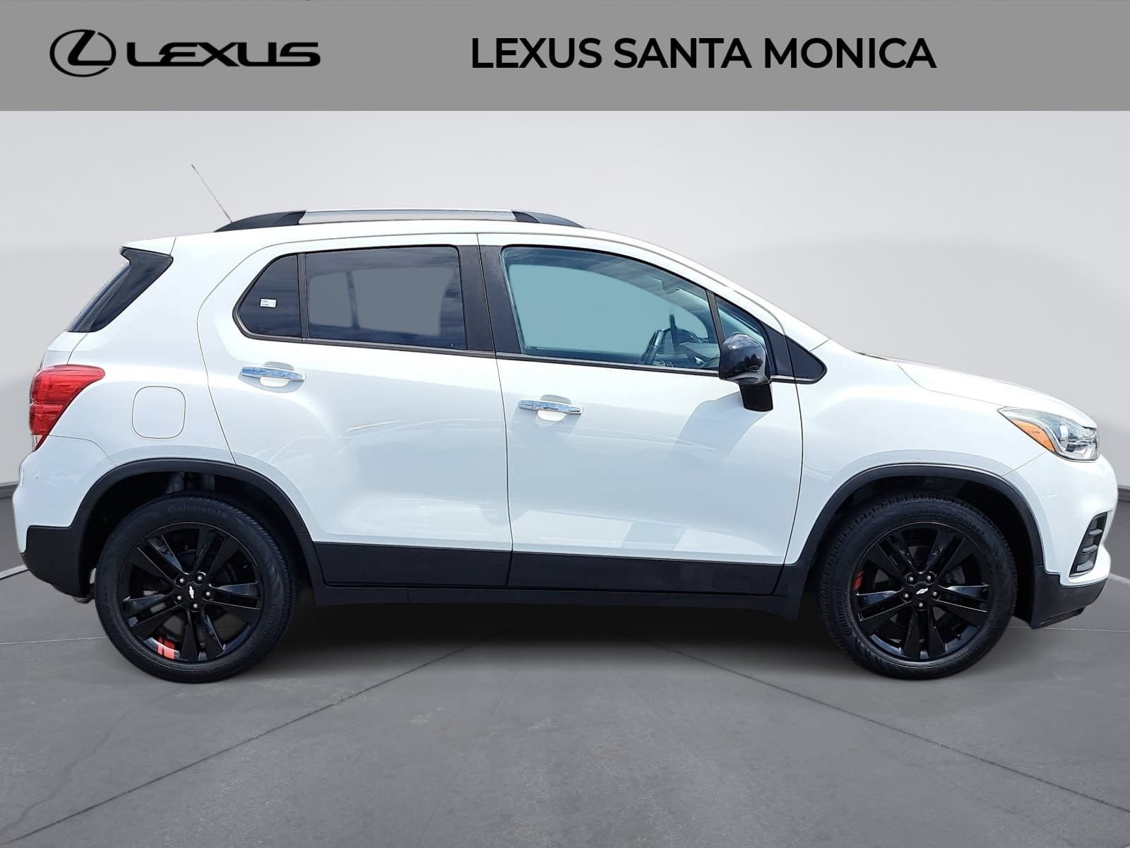 Used 2018 Chevrolet Trax LT w/ Redline Edition FWD image 4