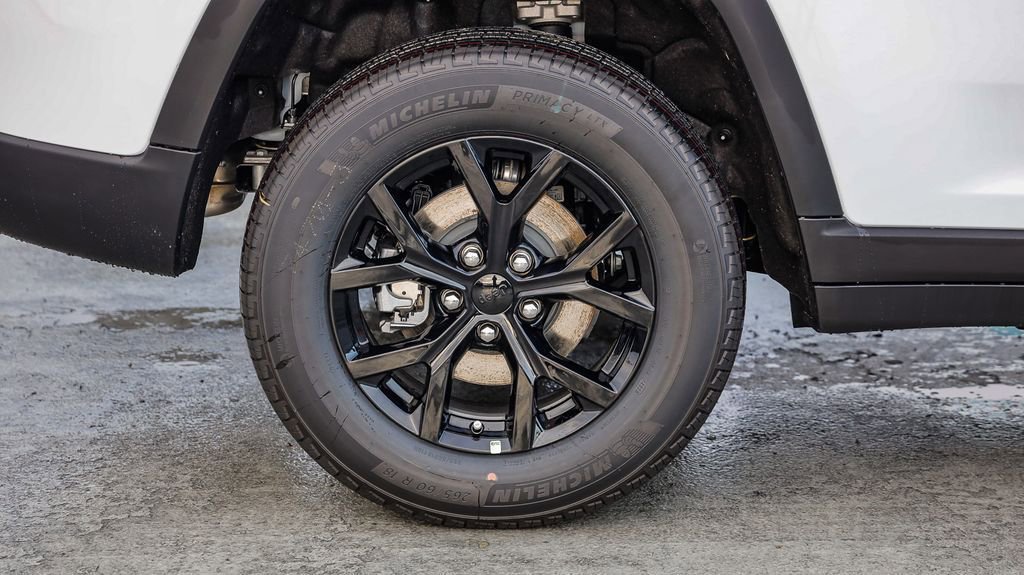 New 2025 Jeep Grand Cherokee Altitude image 12