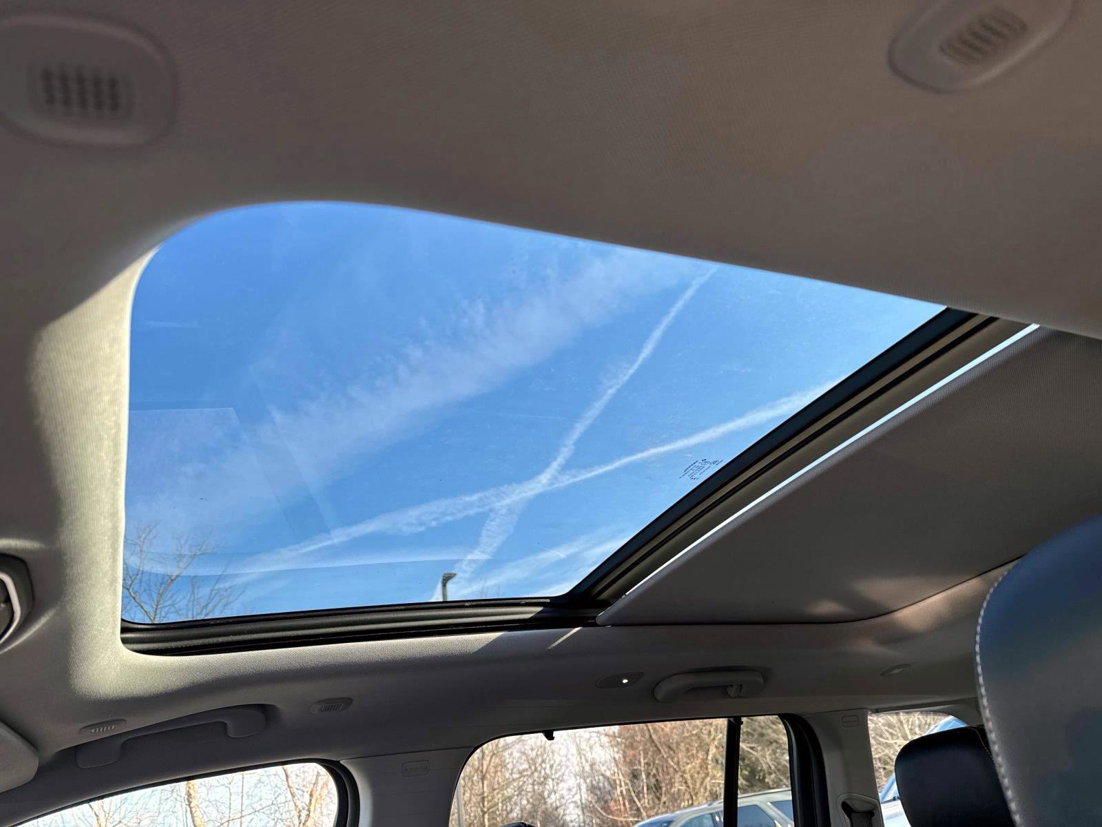 Used 2023 Jeep Grand Cherokee 4WD 4xe w/ Luxury Tech Group II image 12