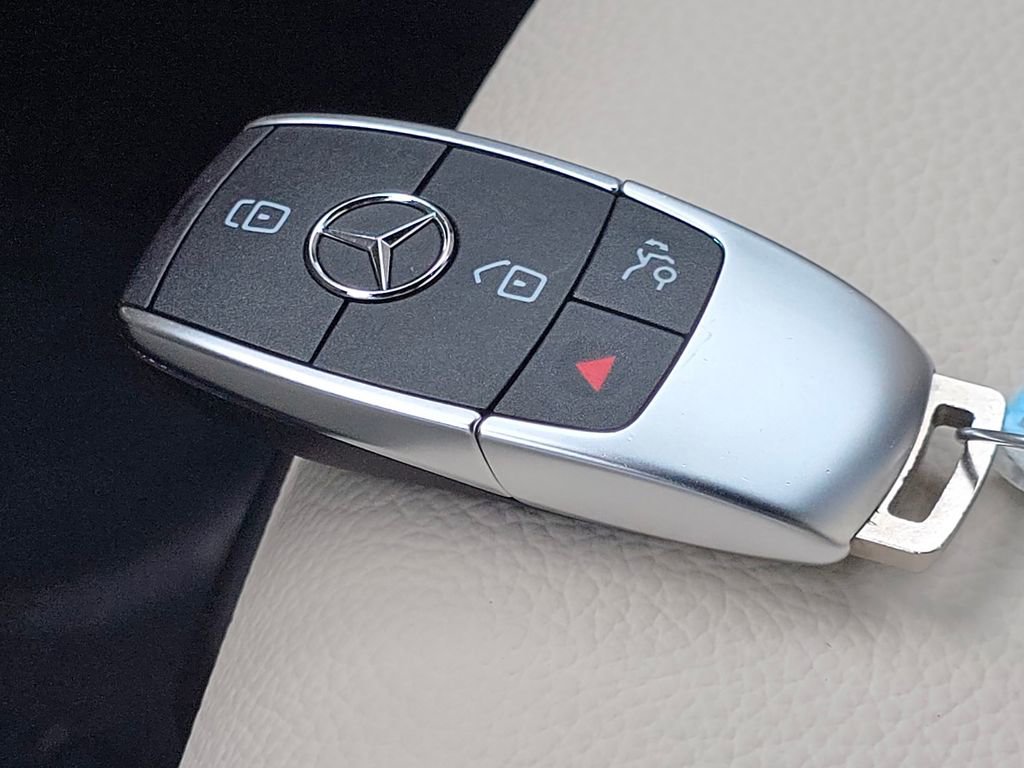 Certified 2025 Mercedes-Benz GLB 250 4MATIC image 33