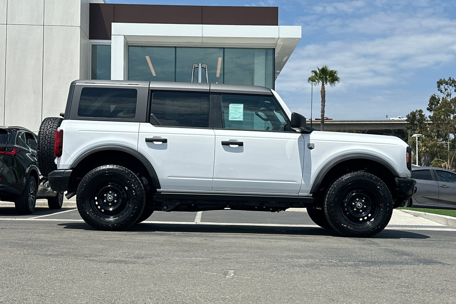 New 2026 Ford Bronco Big Bend w/ Black Diamond Package AWD/4WD image 2