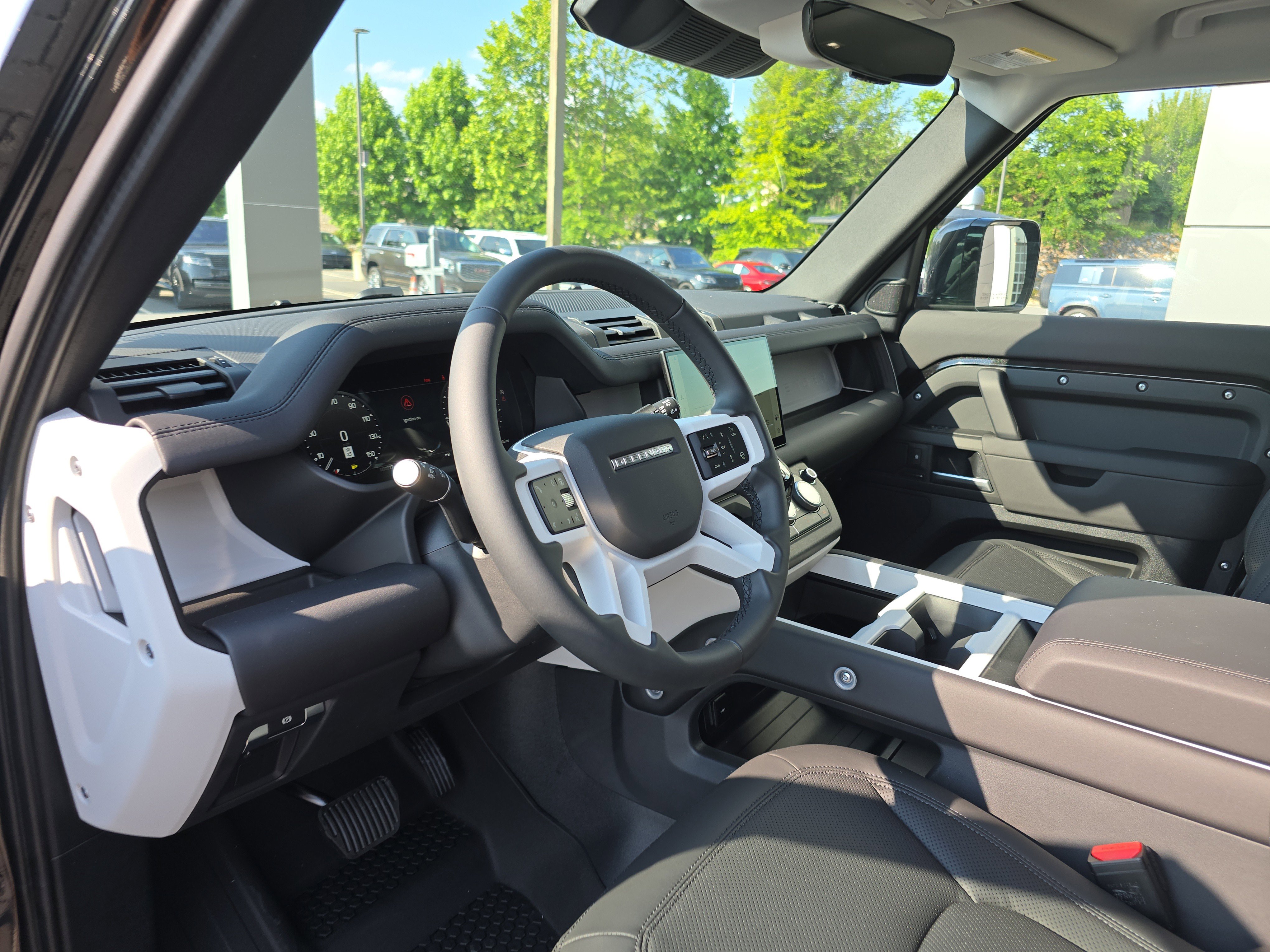 Used 2025 Land Rover Defender 110 S image 21