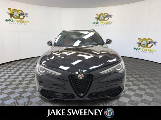 Used 2022 Alfa Romeo Stelvio Veloce image 3