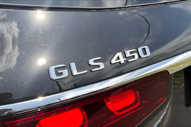 Used 2025 Mercedes-Benz GLS 450 4MATIC image 24