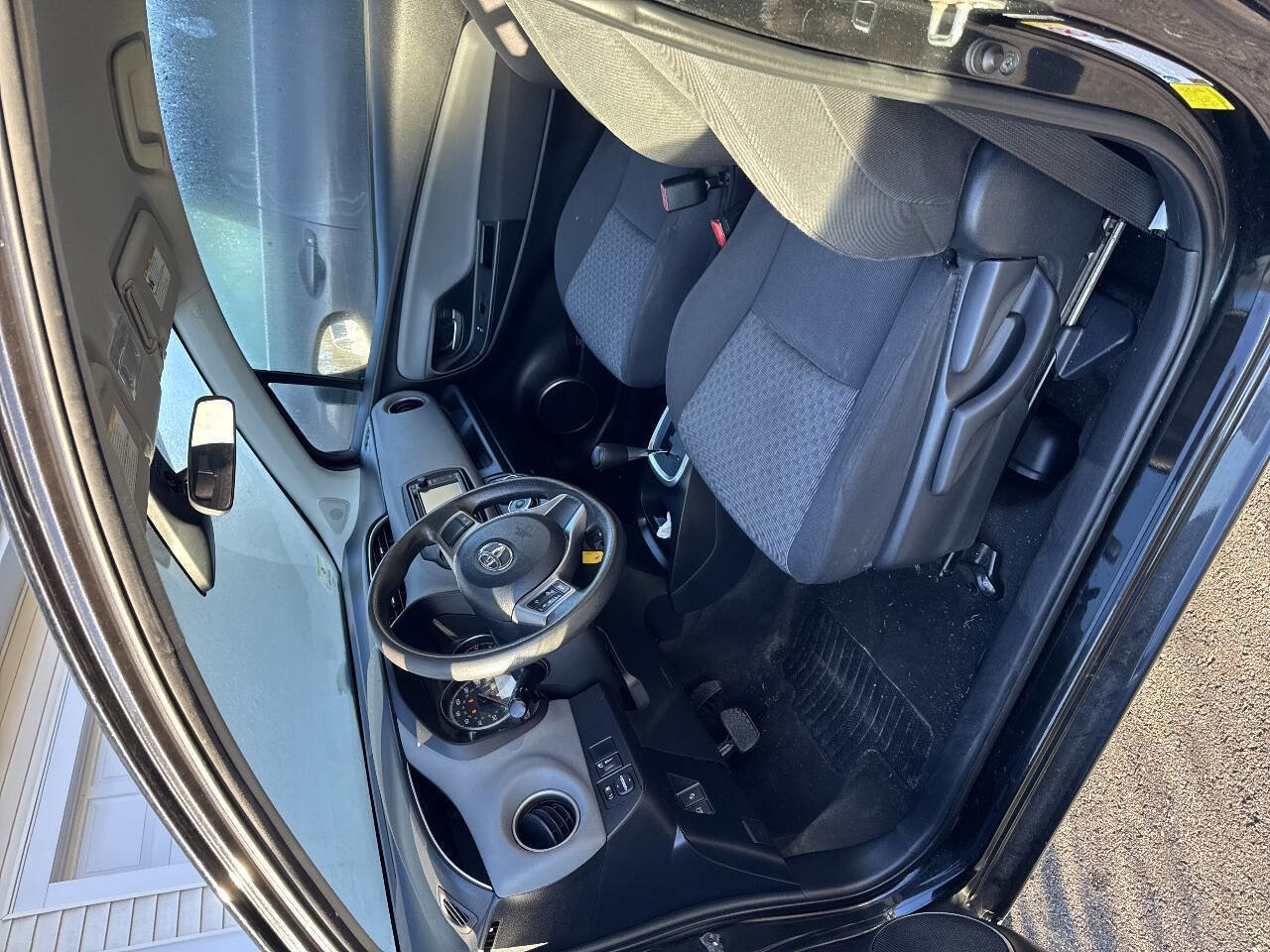 Used 2017 Toyota Yaris LE w/ Carpet Mat Package FWD image 6