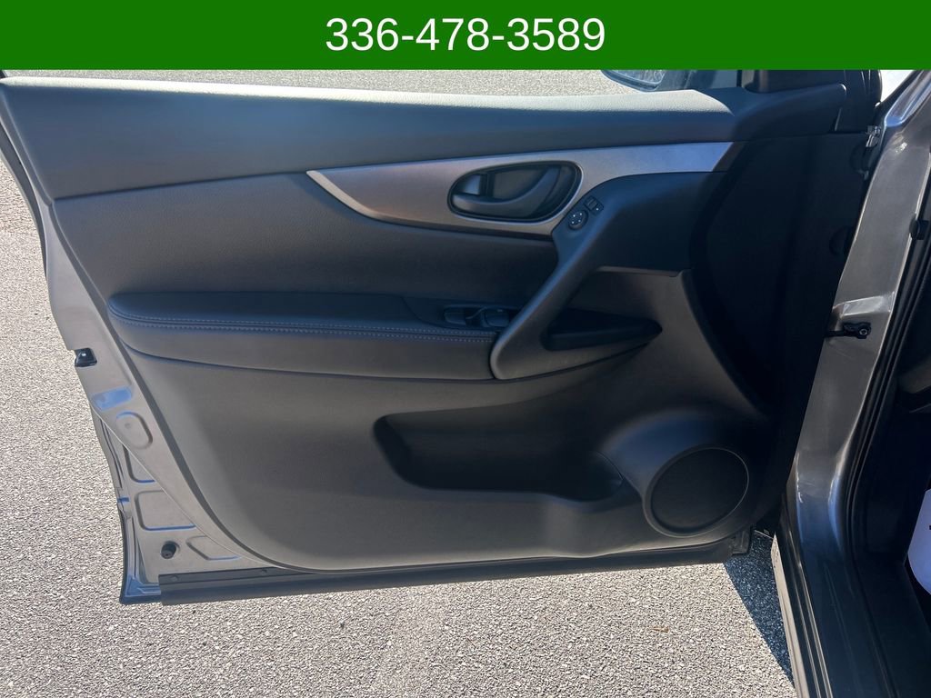 Used 2020 Nissan Rogue Sport S image 10